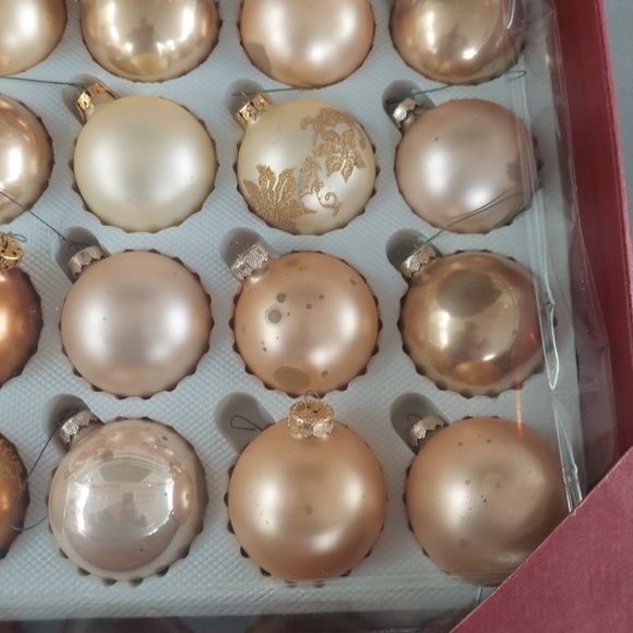 VTG Glass Christmas Ornaments Balls set of 24 Victoria Collection Gold Poinsetti - Picture 8 of 11